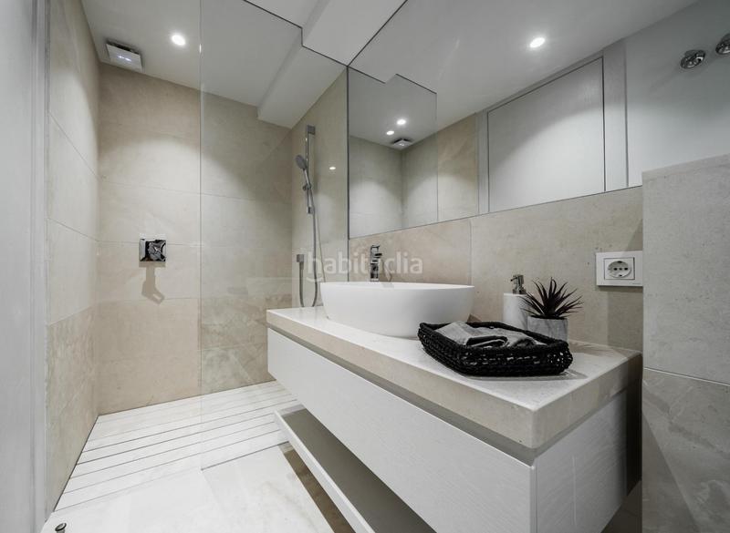 Foto 0fc9ff85-91f2-48f8-b555-e41a429ade4a. Chalet villa de 5 dormitorios y 6 baños localizada en la milla de oro, . obra nueva en Marbella