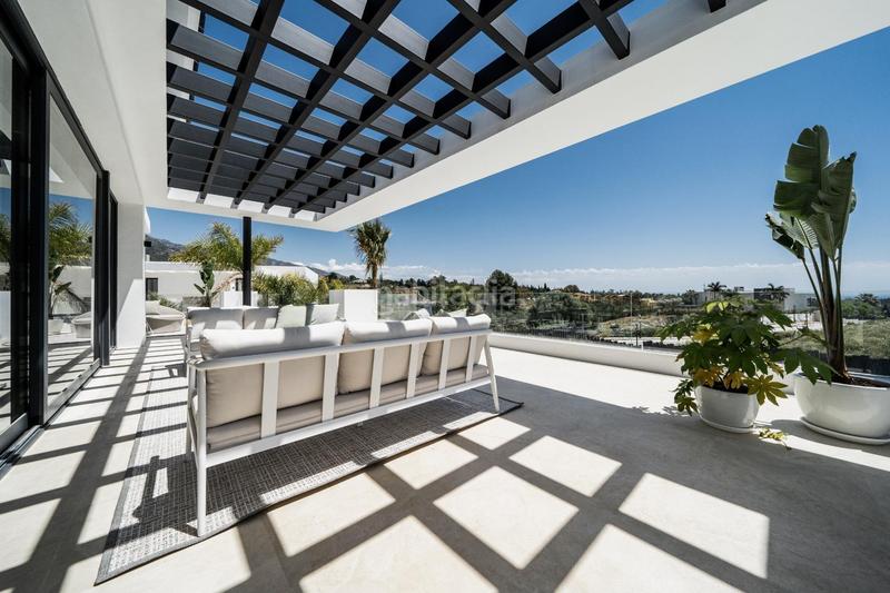 Foto 0fce79a8-78ec-4dd1-b41b-73ccf195aaf3. Chalet villa de 5 dormitorios y 6 baños localizada en la milla de oro, . obra nueva en Marbella
