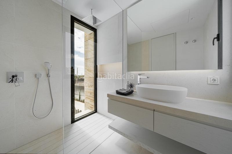 Foto 116b609c-d342-4648-99ac-cb0fa82ba10c. Chalet villa de 5 dormitorios y 6 baños localizada en la milla de oro, . obra nueva en Marbella