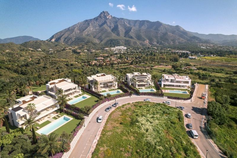 Foto 45ff5952-811f-4e67-bca1-d571e280e561. Chalet villa de 5 dormitorios y 6 baños localizada en la milla de oro, . obra nueva en Marbella