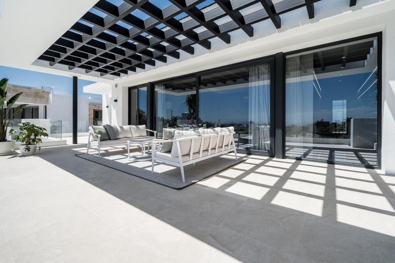 Foto 54303fcb-3d19-489f-8dea-5bb8da06578b. Chalet villa de 5 dormitorios y 6 baños localizada en la milla de oro, . obra nueva en Marbella