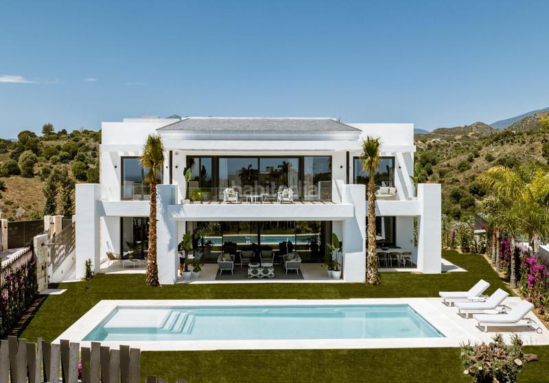 Foto 60500813-d2dd-47d4-8a68-5a6a1d43c0f8. Chalet villa de 5 dormitorios y 6 baños localizada en la milla de oro, . obra nueva en Marbella