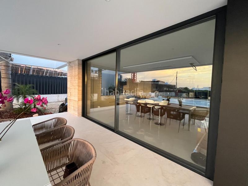 Foto 7c449232-08aa-4baf-ae85-5fcc7f6433bd. Chalet villa de 5 dormitorios y 6 baños localizada en la milla de oro, . obra nueva en Marbella