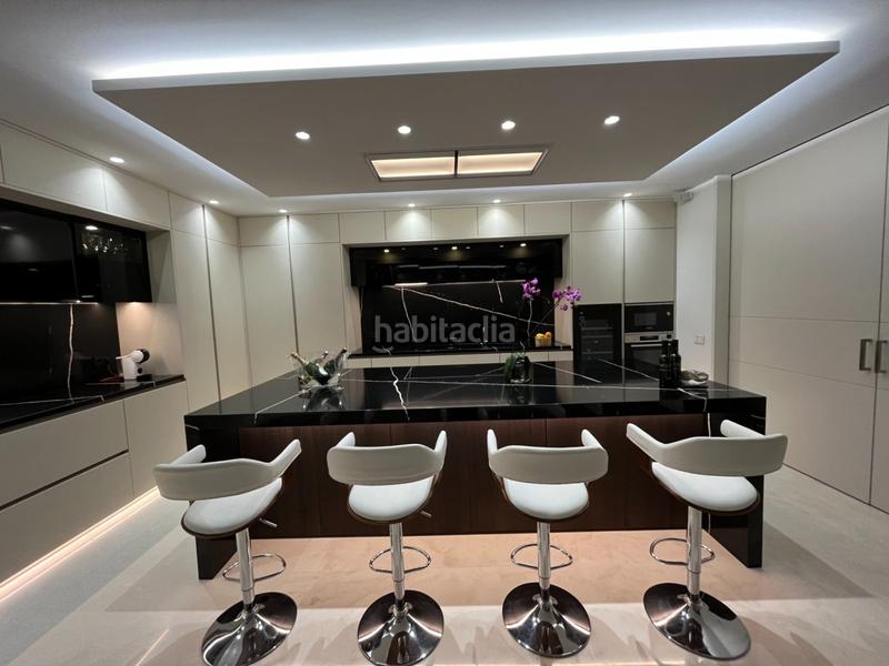Foto 8d9bdff3-6b94-4d3b-864f-fee51d177b1e. Chalet villa de 5 dormitorios y 6 baños localizada en la milla de oro, . obra nueva en Marbella