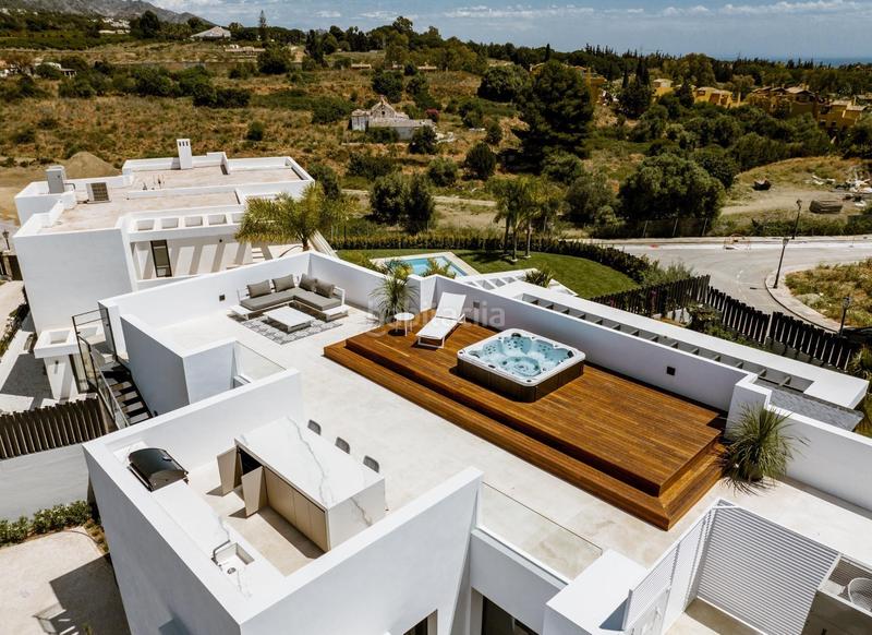 Foto ac681a01-4ff8-4a4c-95e0-06e41343b0af. Chalet villa de 5 dormitorios y 6 baños localizada en la milla de oro, . obra nueva en Marbella