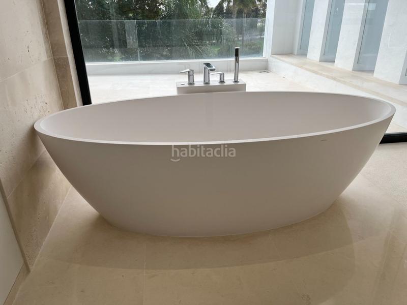 Foto ad29d747-0743-45a0-b049-cfd3495ccd52. Chalet villa de 5 dormitorios y 6 baños localizada en la milla de oro, . obra nueva en Marbella