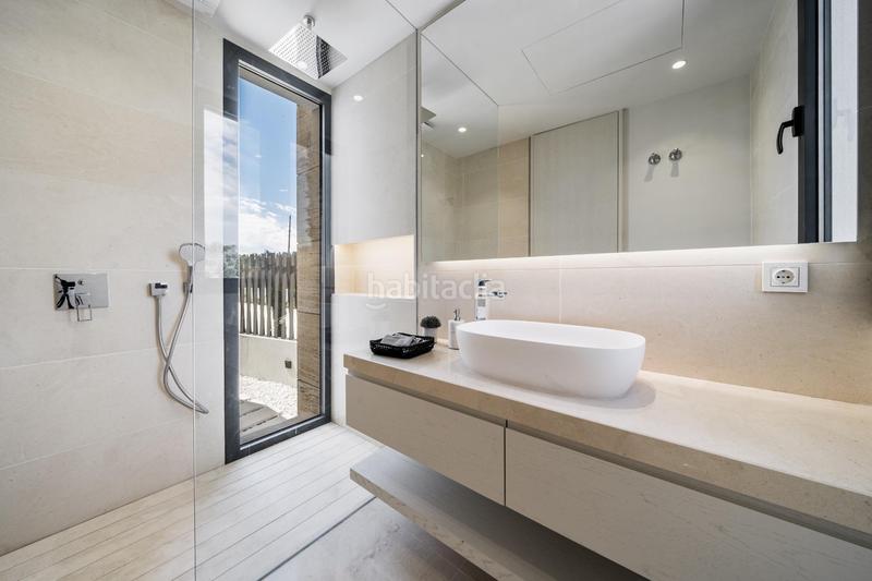 Foto d19ef2e9-e729-4865-b8eb-6ed11f80bb61. Chalet villa de 5 dormitorios y 6 baños localizada en la milla de oro, . obra nueva en Marbella