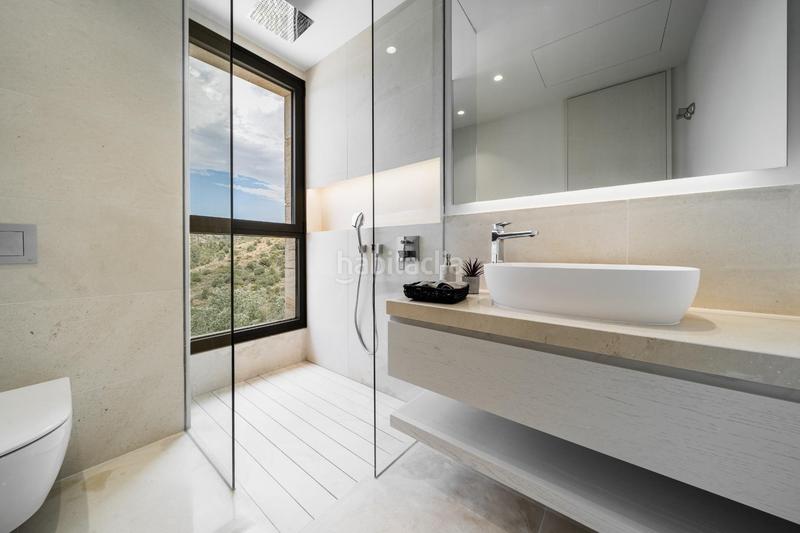 Foto daa14a01-c87c-4750-8b97-aa9b15242fa8. Chalet villa de 5 dormitorios y 6 baños localizada en la milla de oro, . obra nueva en Marbella