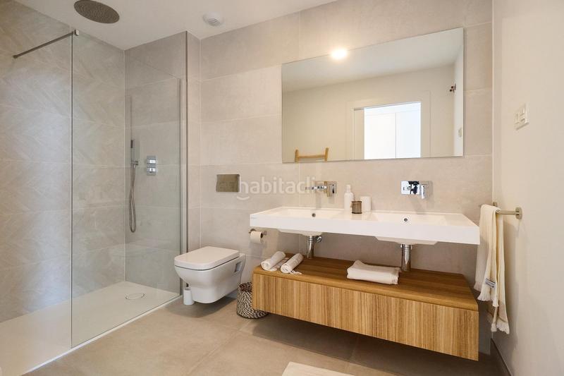 Foto 555dbff3-9694-4d64-9c1e-d081f5e41226. Casa adosada obra nueva espectaculares adosados 4 habitaciones piscina garage vistas al mar en Mijas