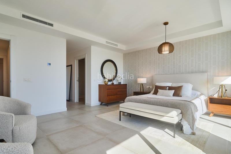 Foto 56ca7695-6bee-44c9-bf18-d490f7bdf8b0. Casa adosada obra nueva espectaculares adosados 4 habitaciones piscina garage vistas al mar en Mijas