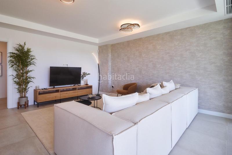 Foto 71cc8fe7-48eb-4ce2-92c1-1e8ba00e69d7. Casa adosada obra nueva espectaculares adosados 4 habitaciones piscina garage vistas al mar en Mijas