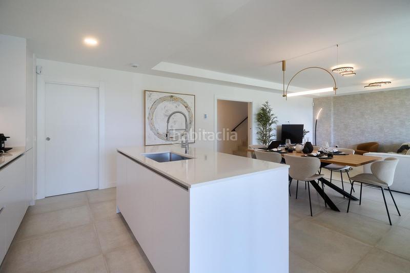 Foto 799cb813-369a-414e-ac96-eb51fa20dca0. Casa adosada obra nueva espectaculares adosados 4 habitaciones piscina garage vistas al mar en Mijas