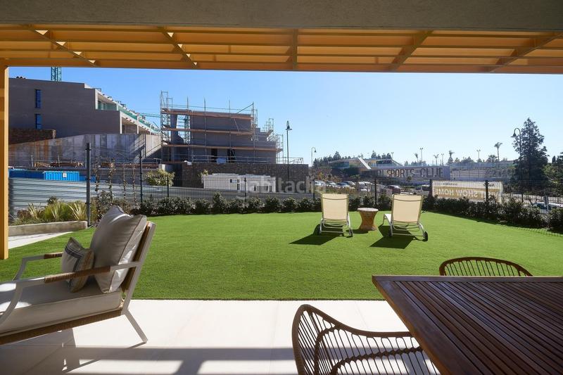 Foto c374336a-de5a-4bbd-9283-1f34cc02f7d4. Casa adosada obra nueva espectaculares adosados 4 habitaciones piscina garage vistas al mar en Mijas