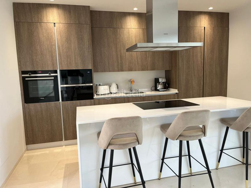 Foto 7f546d81-0507-44c8-a396-b13b3dcde70b. Chalet con riscaldamento parcheggio piscina in Paraiso - Barronal Estepona