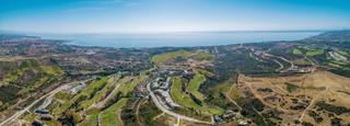 Attique à Estepona Golf. Ático de 3 dormitorios y 2 baños con terraza, solarium y vistas