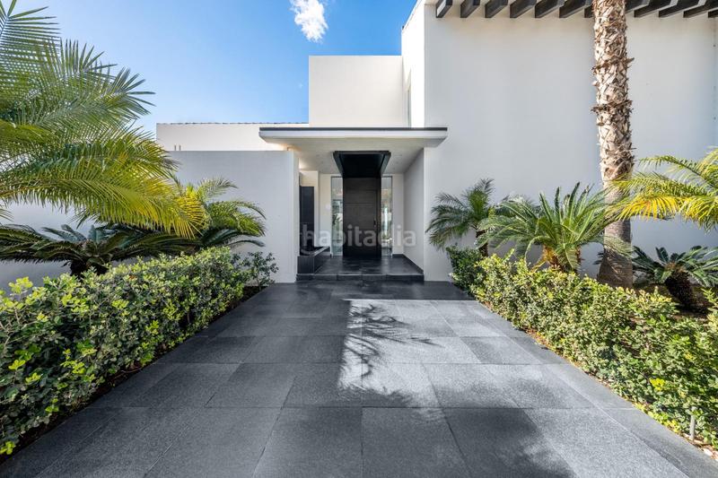 Foto d43b87e5-f6fc-4729-a8e2-953767d0b4a9. Chalet espectacular villa de lujo de 5 dormitorios y 5 baños con vistas al mar y la montaña. benahavís en Marbella