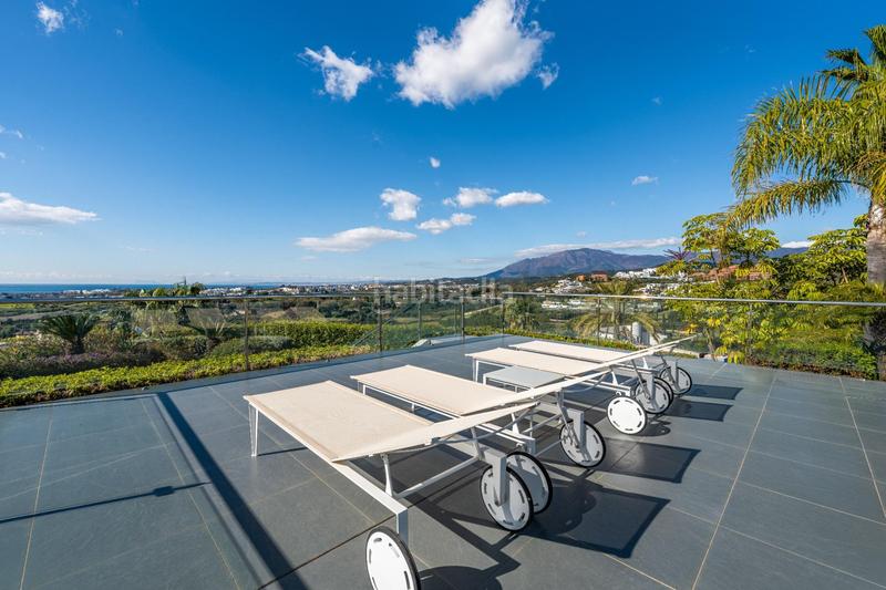 Foto dd2fa075-0282-4941-bf77-50be23503a68. Chalet espectacular villa de lujo de 5 dormitorios y 5 baños con vistas al mar y la montaña. benahavís en Marbella