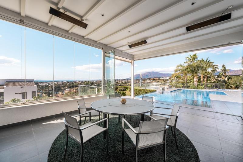 Foto f9441bec-1d50-4066-9d7e-6da3ef64e2d9. Chalet espectacular villa de lujo de 5 dormitorios y 5 baños con vistas al mar y la montaña. benahavís en Marbella