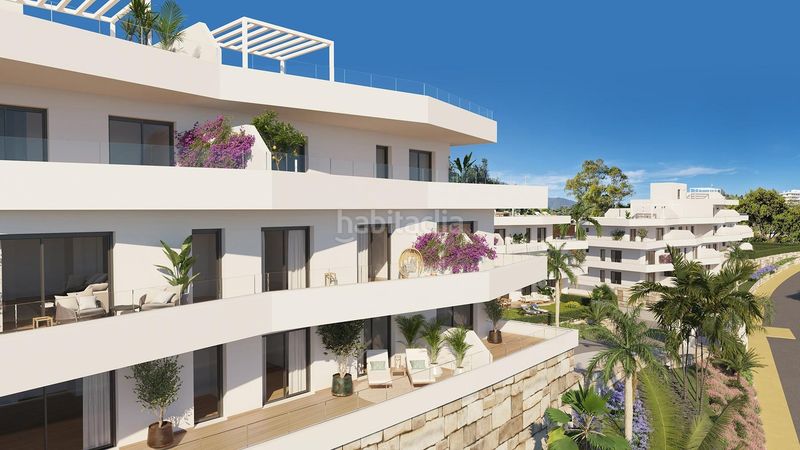 Foto 97544ec0-f8ad-41fd-ba0b-2e76dfaa8545. Apartamento  planta primera de 3 dormitorios, 2 baños, terraza y jardín con vistas al mar. en Estepona