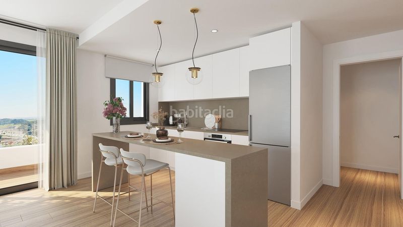 Foto faf76ca8-222a-4859-94f6-68a056e5c476. Apartamento  planta primera de 3 dormitorios, 2 baños, terraza y jardín con vistas al mar. en Estepona