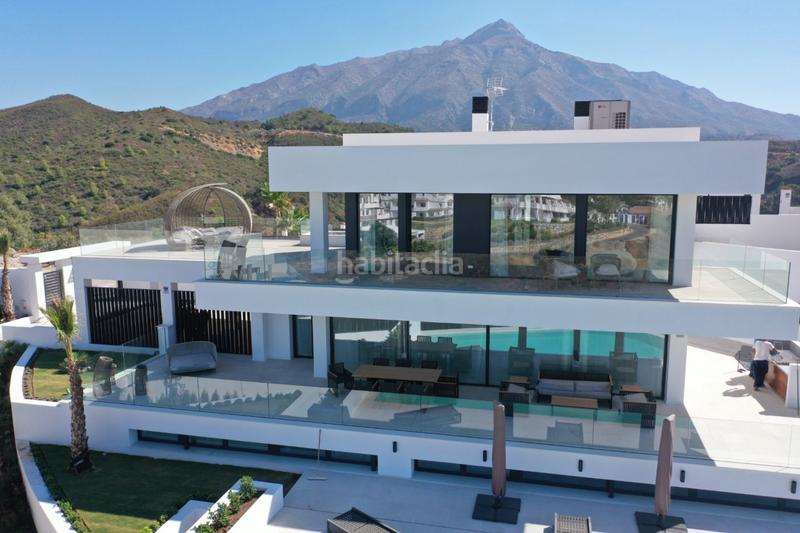Foto dd5ac111-a4af-4999-8194-0194afb0ba4b. Chalet hora de vivir tu sueño la villa perfecta vistas panorámicas al mar y a la montaña en Marbella