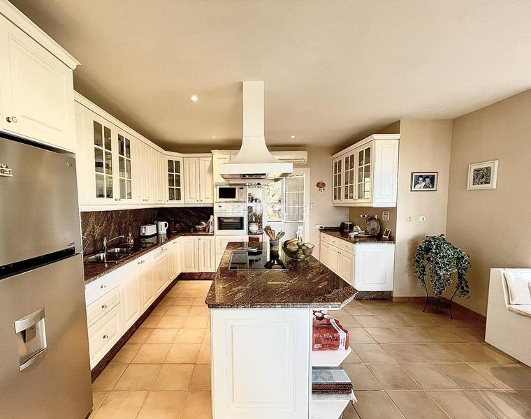 Foto a723406b-e183-4725-8893-70e00a7a527e. Chalet con riscaldamento parcheggio piscina in Sierra Blanca Marbella