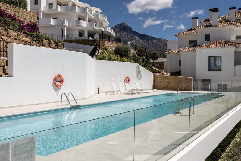 Foto 0a45fbbf-bf49-467b-975f-22f2a627540d. Ático  dúplex de 3 dormitorios, solarium y vistas al mar en exclusiva urbanización. en Marbella