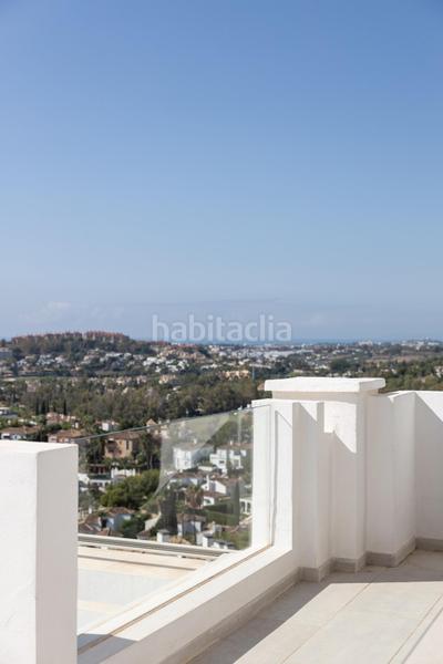 Foto 0bbf9f9a-f881-4af4-b10b-aea41c91a1c3. Ático  dúplex de 3 dormitorios, solarium y vistas al mar en exclusiva urbanización. en Marbella