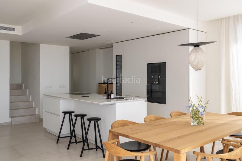 Foto 2653dd8e-7322-4f29-ab3a-8326485f36d0. Ático  dúplex de 3 dormitorios, solarium y vistas al mar en exclusiva urbanización. en Marbella