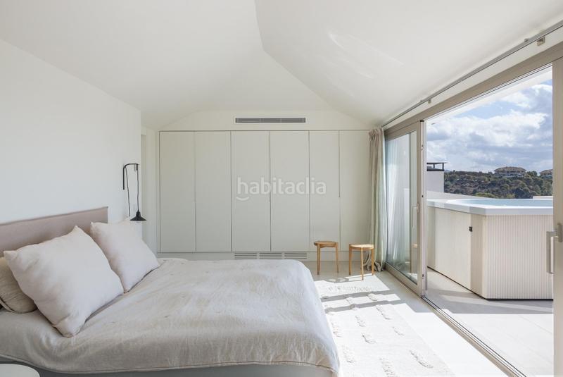 Foto 5a494fea-ddb9-4487-8824-b1730e9183da. Ático  dúplex de 3 dormitorios, solarium y vistas al mar en exclusiva urbanización. en Marbella