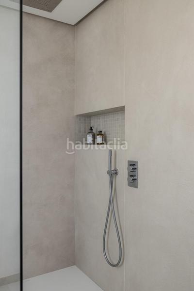 Foto 5f1c3982-894b-427b-bade-8673c5e8ba93. Ático  dúplex de 3 dormitorios, solarium y vistas al mar en exclusiva urbanización. en Marbella