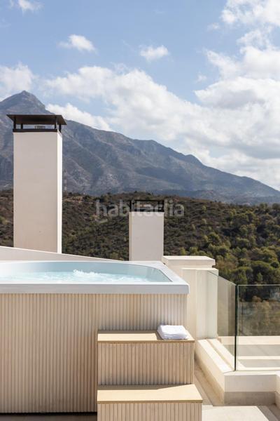 Foto 640ddd04-e285-421f-a90c-37df3b383447. Ático  dúplex de 3 dormitorios, solarium y vistas al mar en exclusiva urbanización. en Marbella