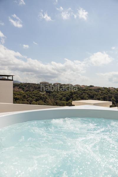 Foto 81d88341-e5d6-4ca6-81d6-44decbf46744. Ático  dúplex de 3 dormitorios, solarium y vistas al mar en exclusiva urbanización. en Marbella