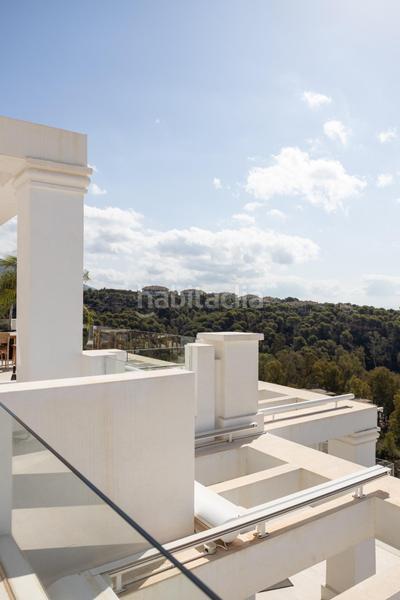 Foto 86e9e32a-89b8-4931-b597-5a8bc635dfed. Ático  dúplex de 3 dormitorios, solarium y vistas al mar en exclusiva urbanización. en Marbella