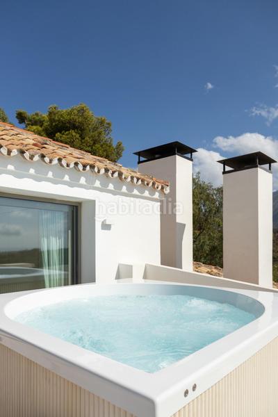 Foto 91be2e9a-9295-45ae-901f-cd588216c997. Ático  dúplex de 3 dormitorios, solarium y vistas al mar en exclusiva urbanización. en Marbella