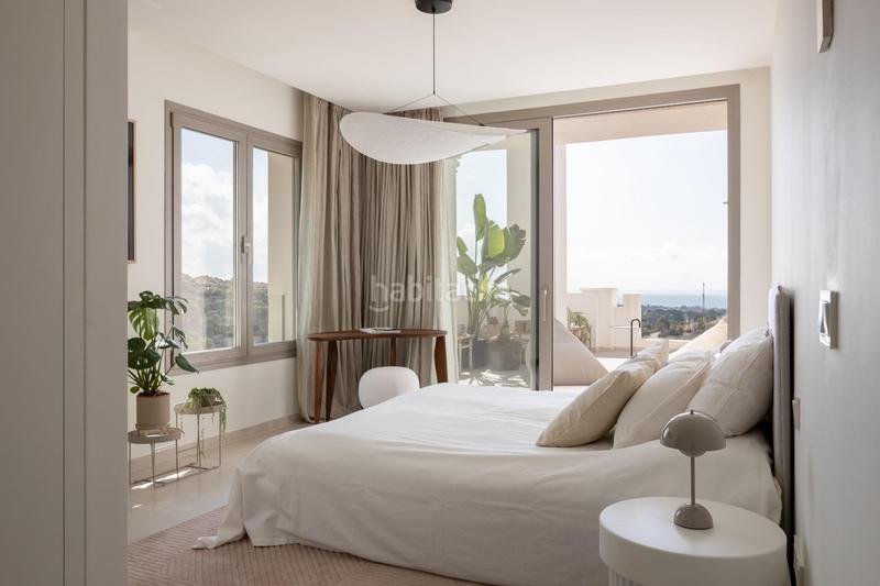 Foto 98f5761e-d683-4c2b-b39f-f69fb28340c4. Ático  dúplex de 3 dormitorios, solarium y vistas al mar en exclusiva urbanización. en Marbella