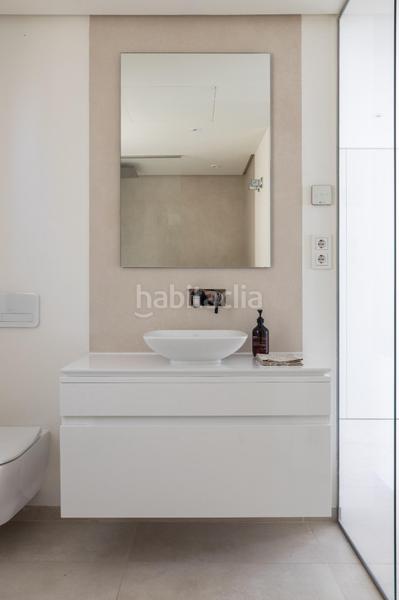 Foto a2529a1a-6c7b-4825-b873-cb89c248143c. Ático  dúplex de 3 dormitorios, solarium y vistas al mar en exclusiva urbanización. en Marbella