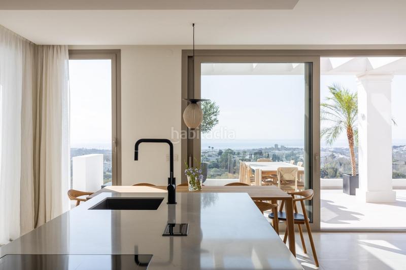 Foto bc73bb14-ca3c-4c67-b5c7-7fa69687411c. Ático  dúplex de 3 dormitorios, solarium y vistas al mar en exclusiva urbanización. en Marbella
