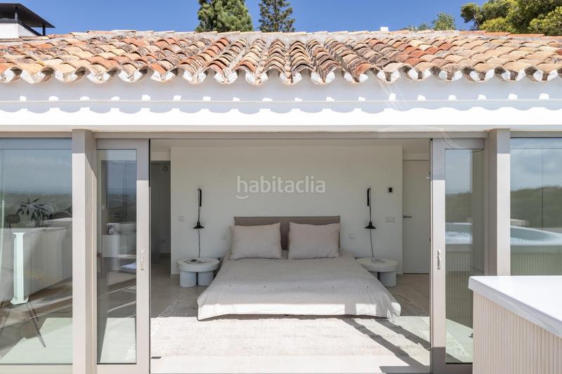 Foto d077e654-d14d-41d4-9030-932c69561662. Ático  dúplex de 3 dormitorios, solarium y vistas al mar en exclusiva urbanización. en Marbella