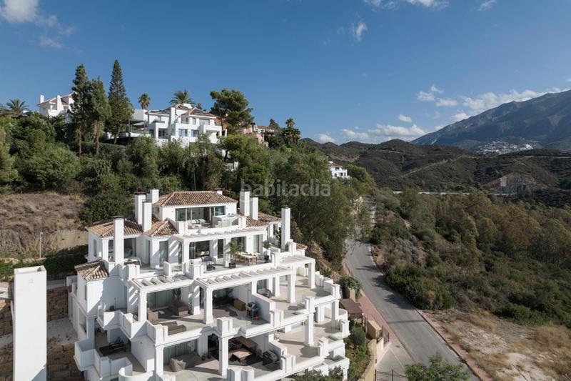 Foto d7b18f77-2782-42c3-981d-9146a57691c7. Ático  dúplex de 3 dormitorios, solarium y vistas al mar en exclusiva urbanización. en Marbella
