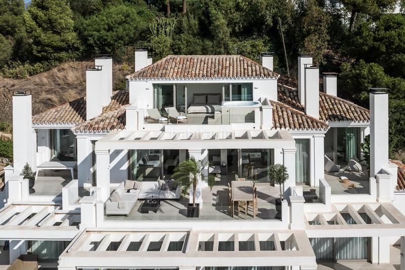 Foto d90e4cda-2eda-42c8-8bb9-5f3bea6e2913. Ático  dúplex de 3 dormitorios, solarium y vistas al mar en exclusiva urbanización. en Marbella