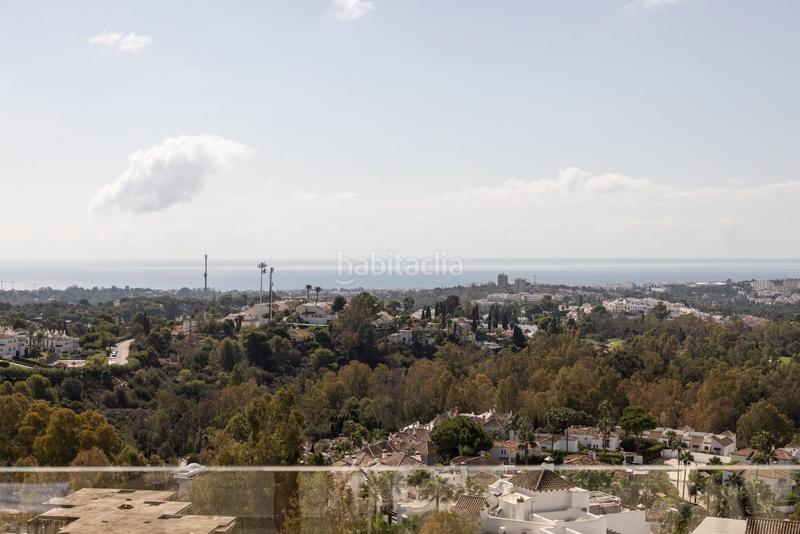 Foto dd10f5ec-50a6-4c42-8fc2-9fbe6714d26d. Ático  dúplex de 3 dormitorios, solarium y vistas al mar en exclusiva urbanización. en Marbella
