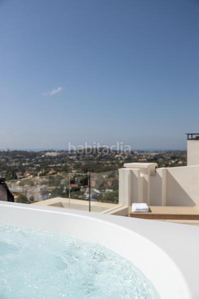 Foto ee39a304-e6eb-43e7-bf9c-ea0cebfacc01. Ático  dúplex de 3 dormitorios, solarium y vistas al mar en exclusiva urbanización. en Marbella