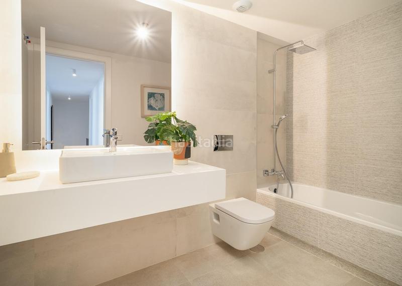 Foto d04137bf-5726-4fe8-a720-622c93453e70. Casa pareada pareado de 4 dormitorios con vistas al mar, listo para entrar a vivir! frente a la playa... en Mijas