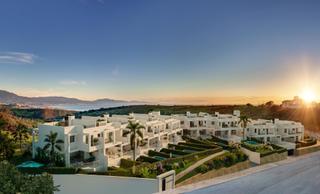 Maison jumelée à Alcorrín. Adosado de 3 dormitorios y 3 baños con vistas al mar en bahía de