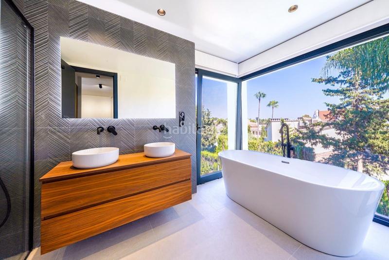 Foto 5cdc65c8-a5d2-4ac4-9fe9-58c900538c1c. Xalet amb calefacció aparcament piscina a La Dama de Noche - La Alzambra Marbella