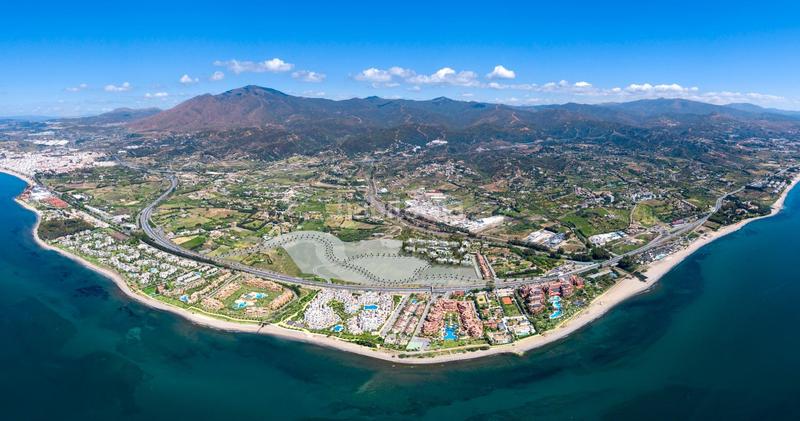 Foto 9b24b0a9-dcad-4ee1-82b9-376fea436883. Ground floor with heating parking pool in Las Lomas Estepona