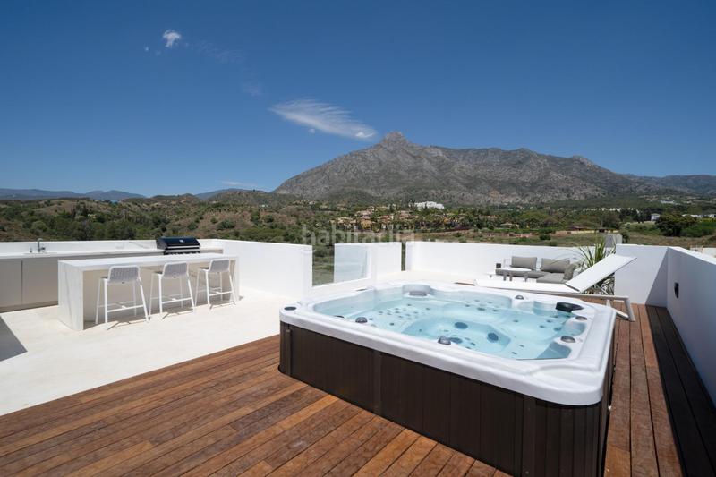 Foto 50581546-d7e2-4c69-83de-2f2a53bcce48. Chalet villa de lujo 5 dormitorios y 6 baños con vistas al mar en la milla de oro, en Marbella
