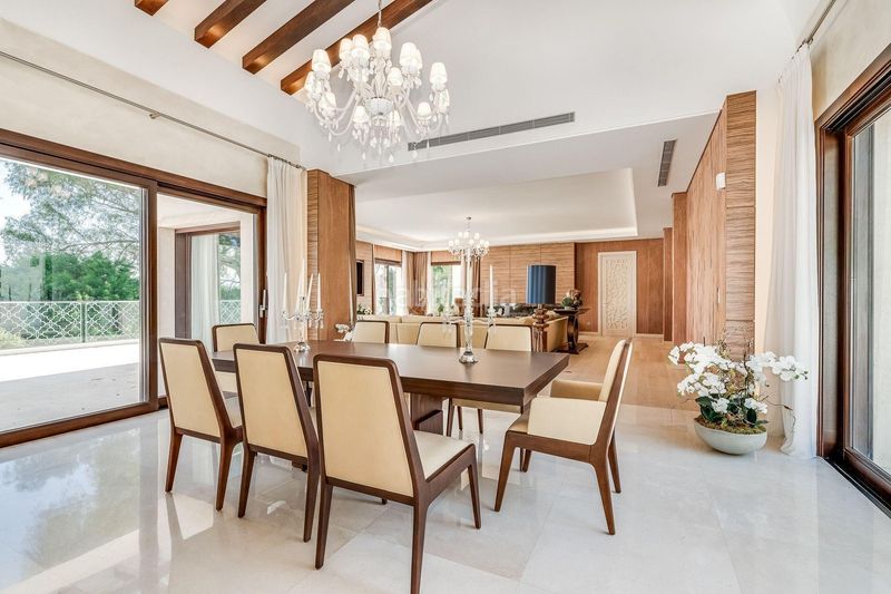 Foto e87dafaf-0aca-4e4a-a871-30e11d3dbbd1. Xalet amb aparcament piscina a Los Naranjos Marbella