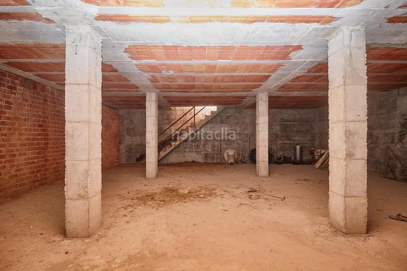 Foto 6cb491c4-3eb3-4be3-b4cf-4cb0a42f8dbe. Finca rústica terreno rústico de 3.750 metros, con casa de apero, olivares y edificación sin terminar. en Coín